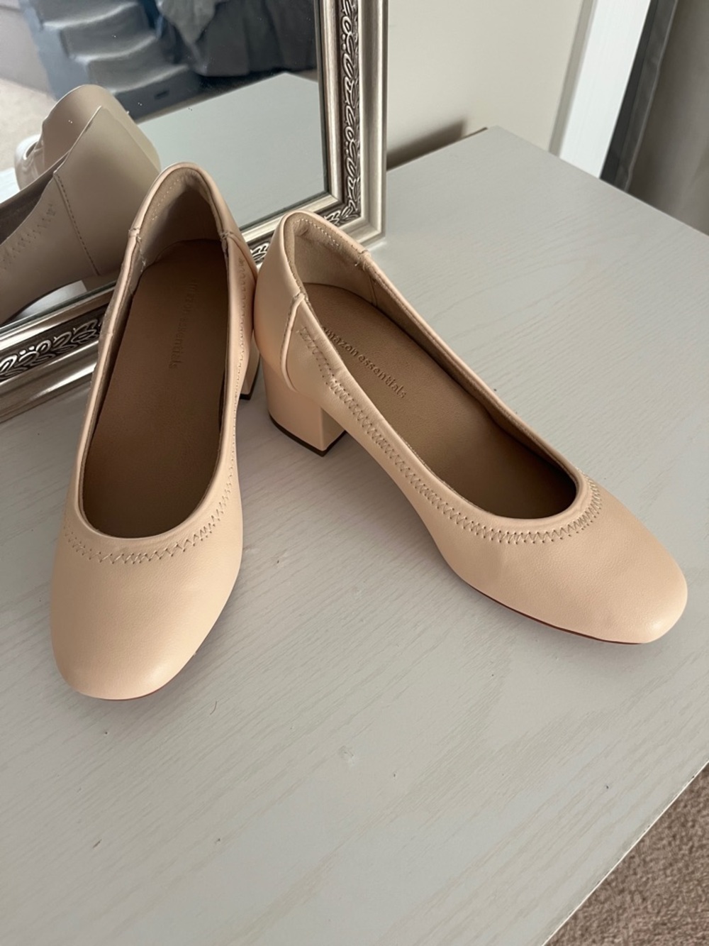 Amazon Essentials Cream Round Toe Block Heel Pumps
